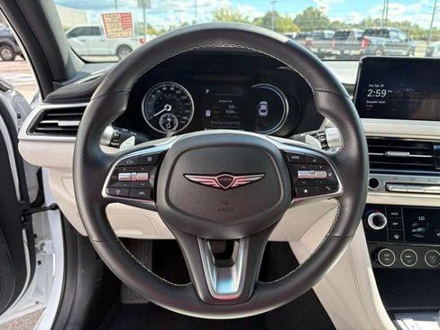 Used 2025 Genesis G70 2.5T image 14
