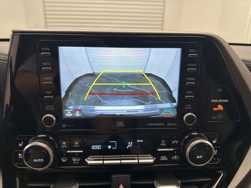 Used 2020 Toyota Highlander Limited image 23