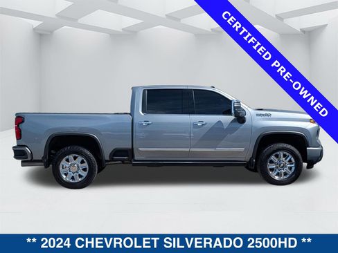 Used 2024 Chevrolet Silverado 2500 High Country w/ High Country Premium Package AWD/4WD image 3