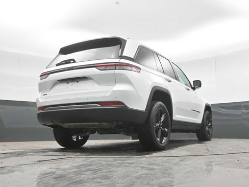 Used 2026 Jeep Grand Cherokee Limited w/ Limited Altitude Package AWD/4WD image 33