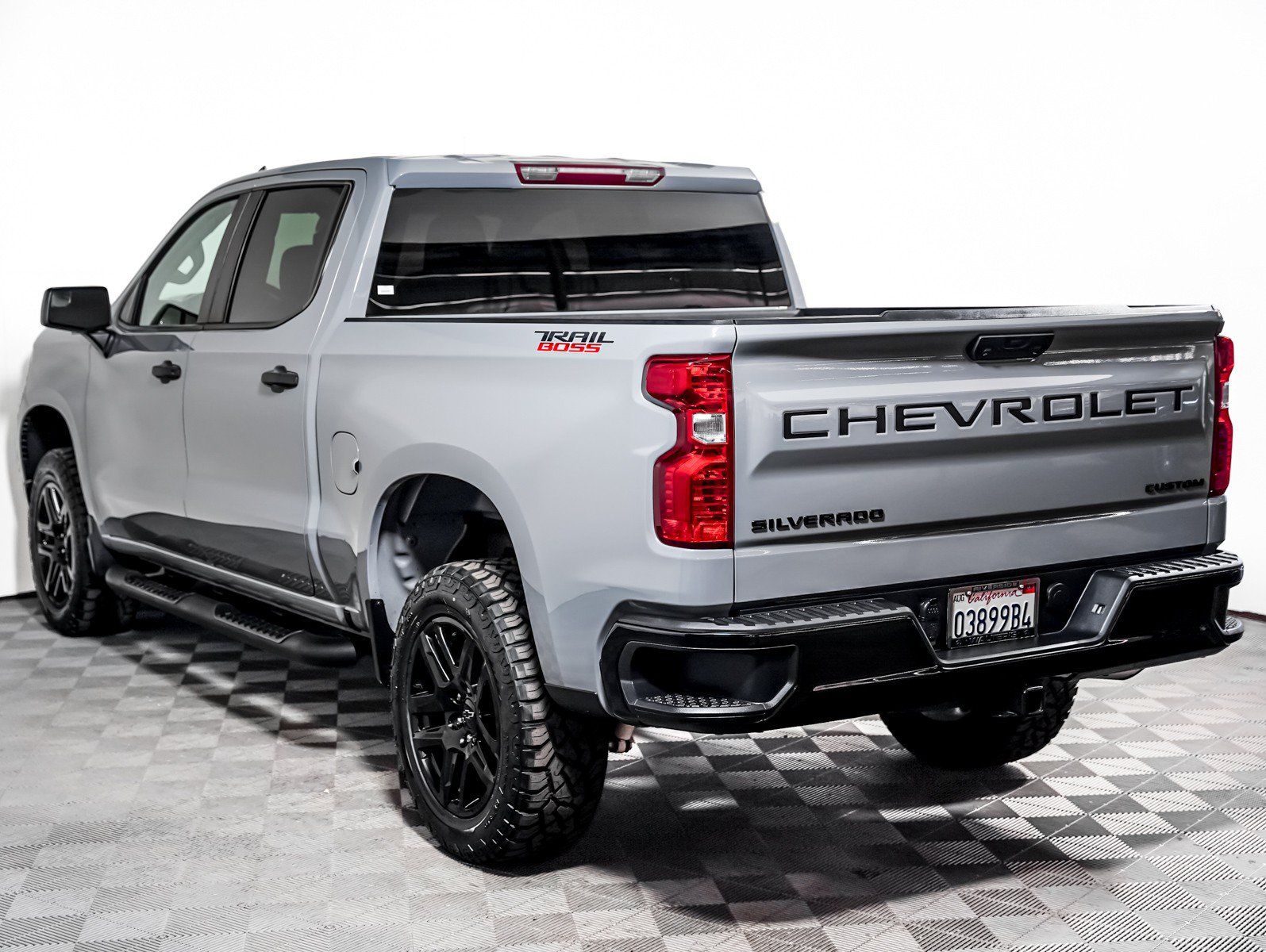 Used 2024 Chevrolet Silverado 1500 Custom Trail Boss w/ Turbomax Blackout Package AWD/4WD image 2