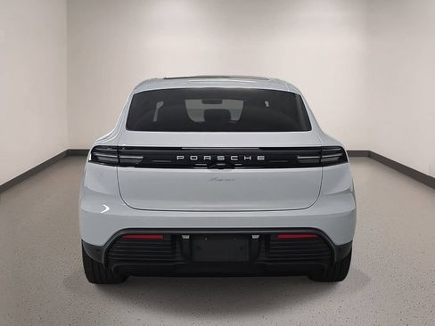 Certified 2025 Porsche Macan Electric RWD image 6