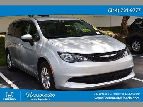 Used 2023 Chrysler Voyager LX FWD image 1