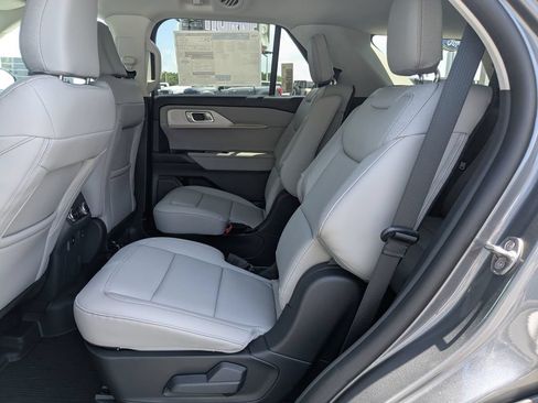 New 2026 Ford Explorer Active RWD image 19