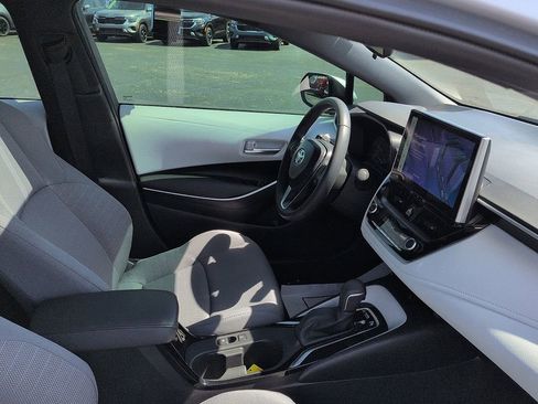 Used 2025 Toyota Corolla SE w/ SE Premium Package image 7