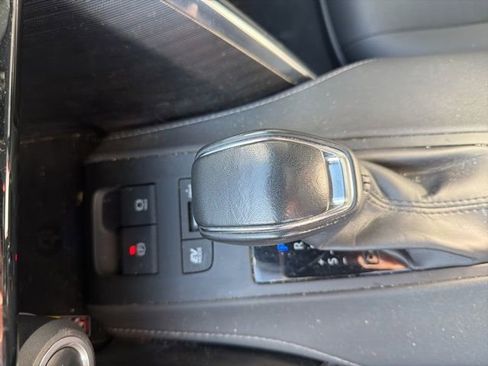 Used 2023 Toyota Venza Limited image 20