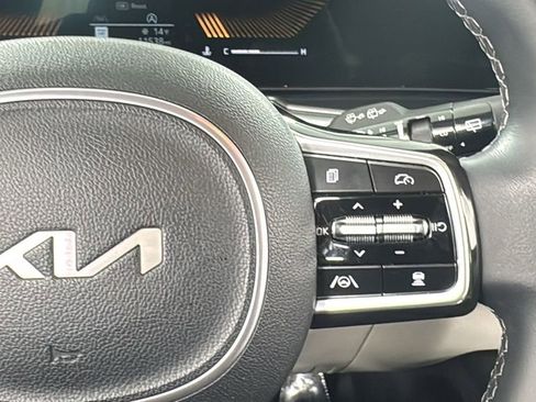 Used 2025 Kia Sorento S image 23