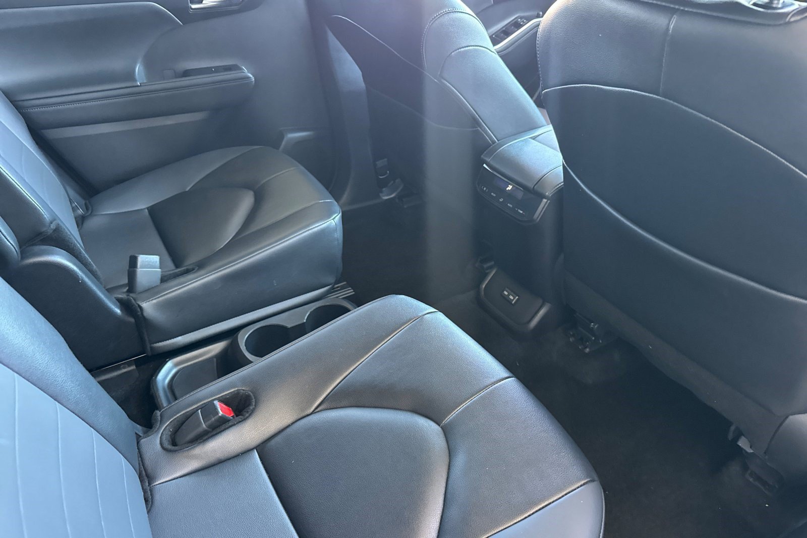 Used 2026 Toyota Highlander XLE AWD/4WD image 32