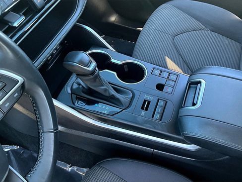 Used 2024 Toyota Highlander LE image 15