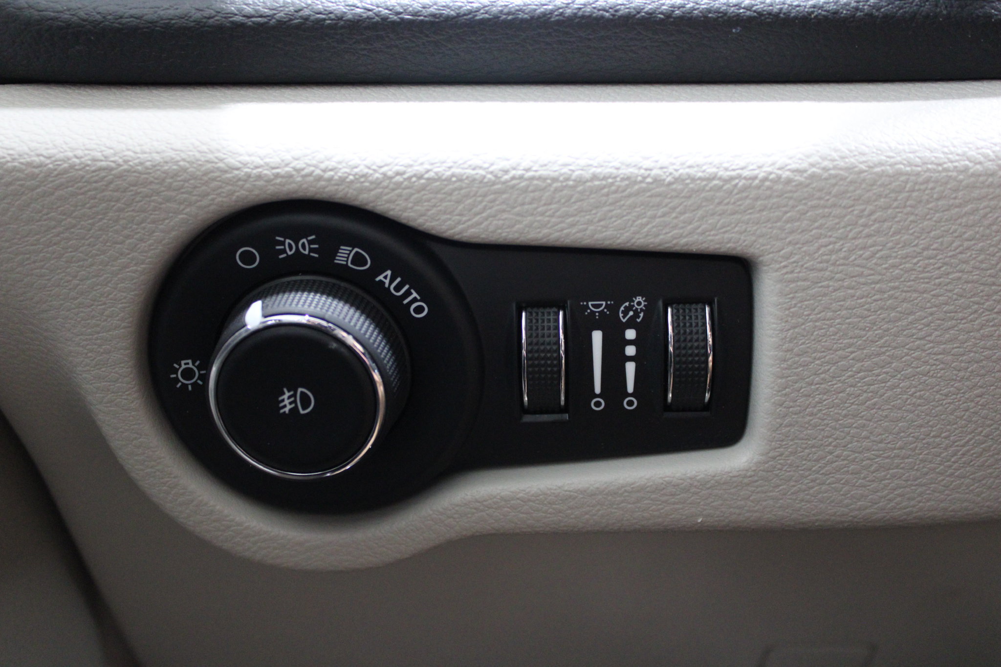 Used 2023 Chrysler Pacifica Limited FWD image 44