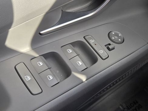 Certified 2025 Hyundai Elantra SEL FWD image 28