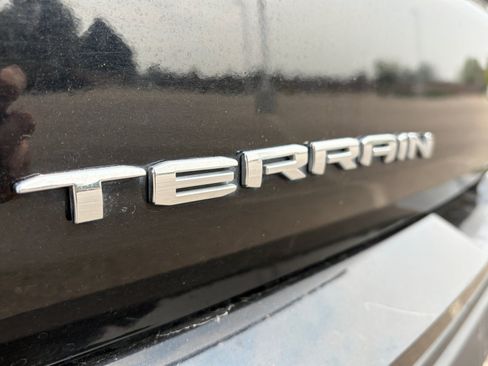 Used 2024 GMC Terrain SLE FWD image 26