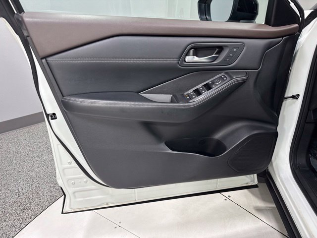 Used 2023 Nissan Rogue SL AWD/4WD image 9