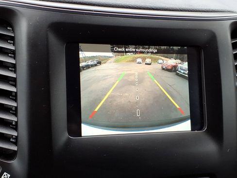 Used 2019 Jeep Cherokee Latitude Plus AWD/4WD image 17