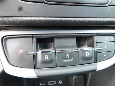 Used 2024 GMC Terrain SLE FWD image 18