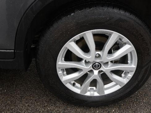 Used 2020 Nissan Rogue SV image 35