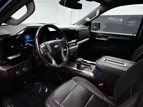 Used 2022 Chevrolet Silverado 1500 LTZ AWD/4WD image 8