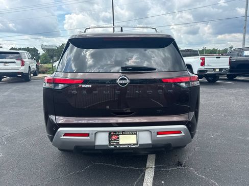 Used 2022 Nissan Pathfinder SL w/ SL Black Package FWD image 7