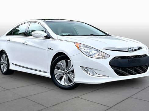 Used 2014 Hyundai Sonata Limited w/ Panoramic Sunroof Package 02 FWD image 2