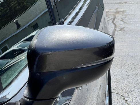 Used 2023 Chrysler Pacifica Touring FWD image 33