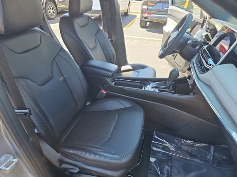 Certified 2023 Jeep Compass Limited AWD/4WD image 10