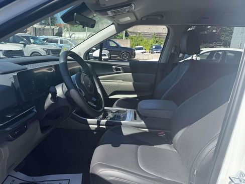 Used 2026 Kia Carnival FWD image 18