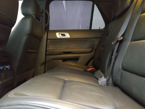 Used 2015 Ford Explorer XLT w/ Equipment Group 202A FWD image 18
