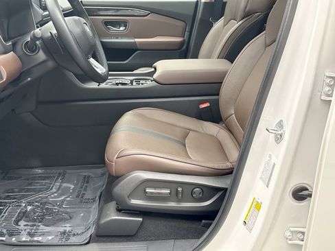 Used 2025 Honda Pilot Elite image 11