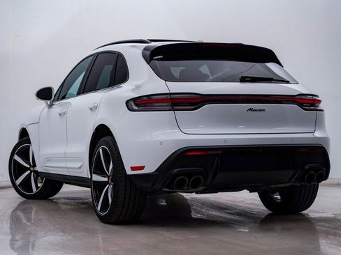 Certified 2025 Porsche Macan image 3