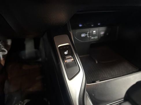 Used 2024 Kia Sorento S image 42