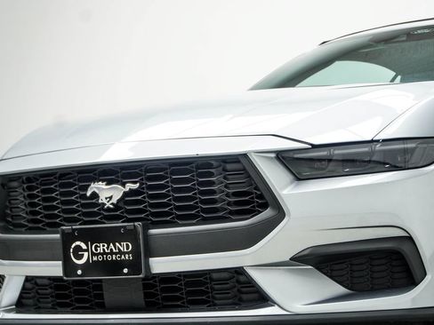 Used 2025 Ford Mustang Premium RWD image 6