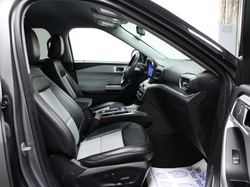Used 2023 Ford Explorer XLT w/ Equipment Group 202A image 17
