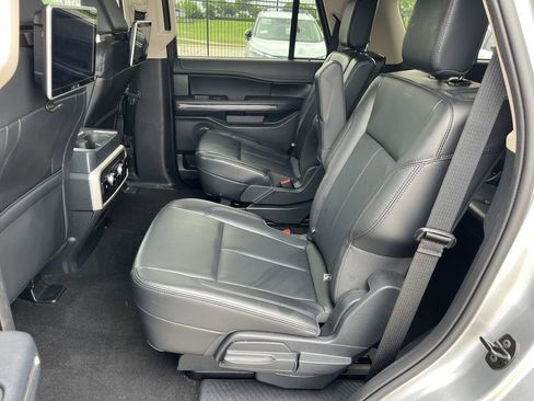 Used 2024 Ford Expedition XLT RWD image 11