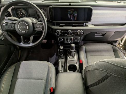 Used 2025 Jeep Wrangler Sport image 19