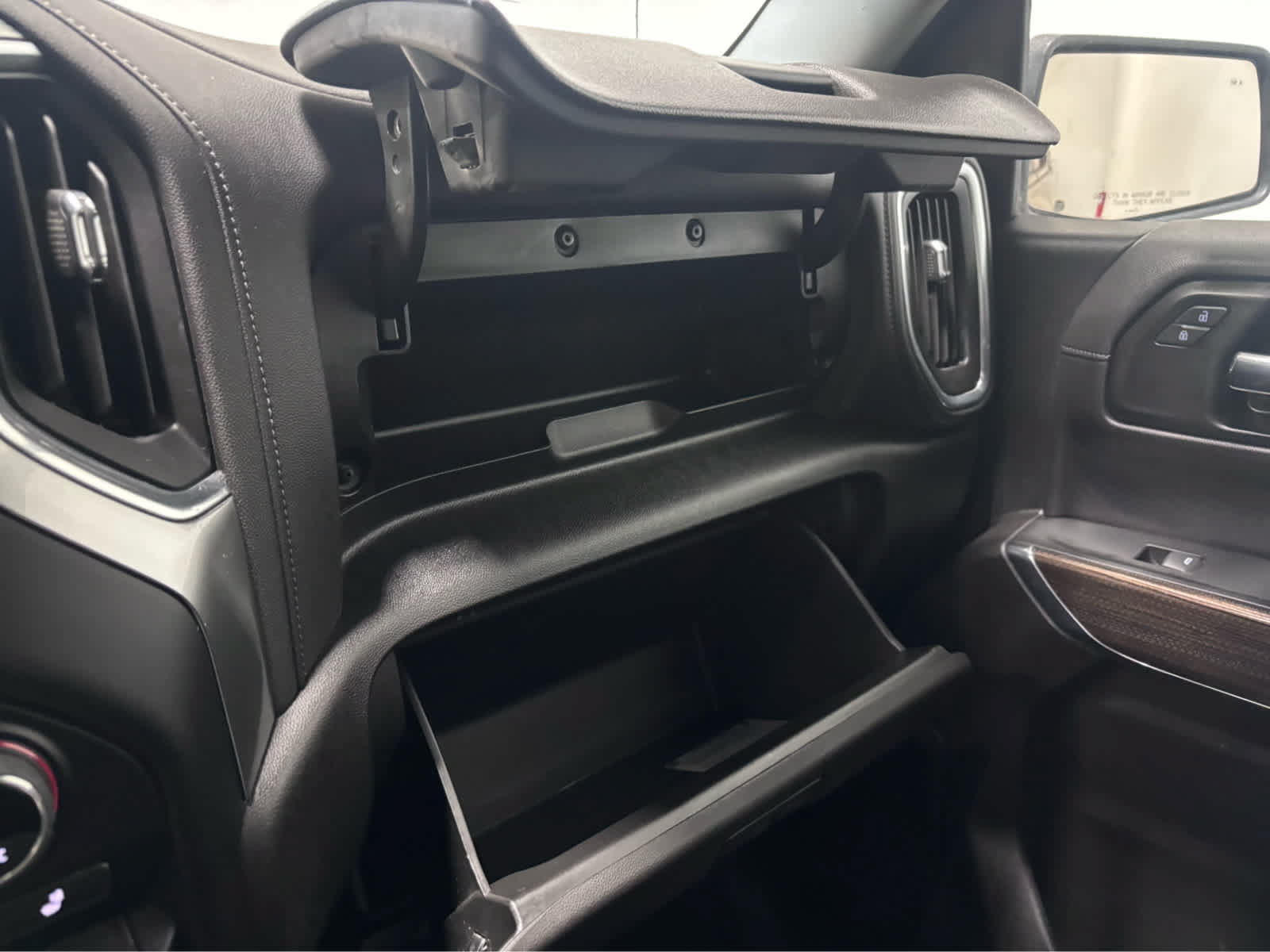 Used 2022 Chevrolet Silverado 1500 LT w/ Safety Package AWD/4WD image 20