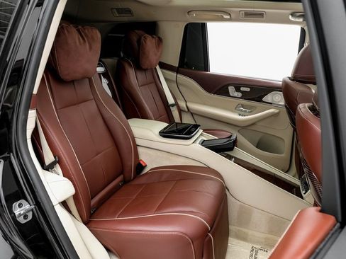 Used 2022 Mercedes-Benz Maybach GLS 600 4MATIC image 32