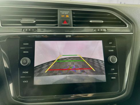 Used 2022 Volkswagen Tiguan SE FWD image 21