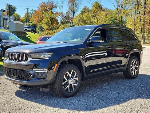 New 2025 Jeep Grand Cherokee Limited w/ Trailer Tow Package image 2