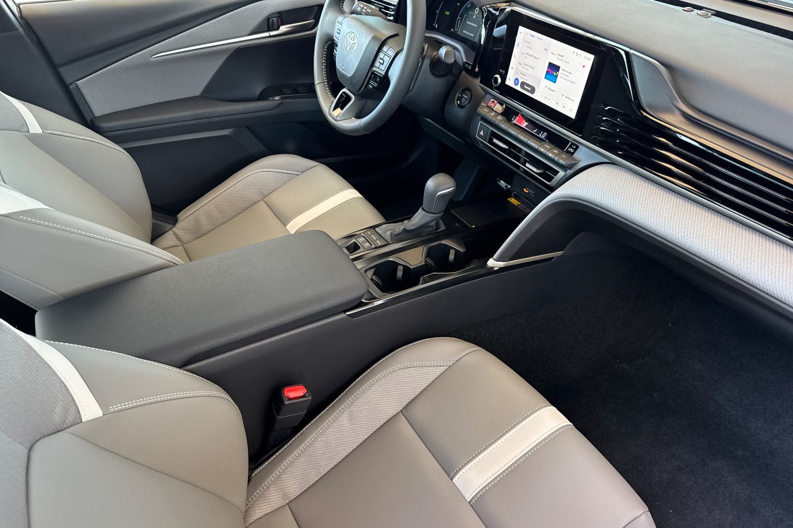 New 2026 Toyota Camry SE FWD image 18
