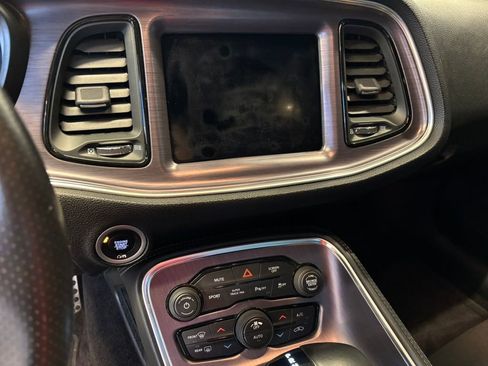 Used 2018 Dodge Challenger R/T Scat Pack w/ Driver Convenience Group image 19