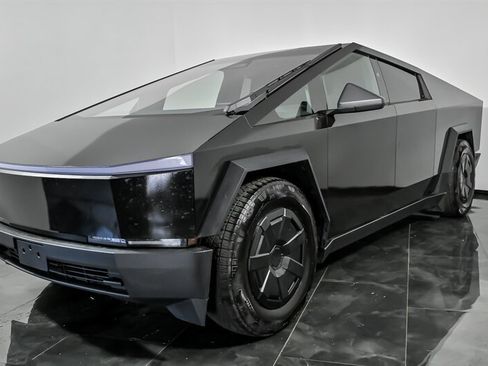 Used 2024 Tesla Cybertruck AWD Crew Cab image 5