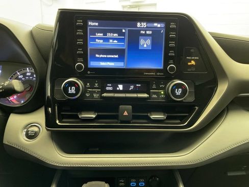 Used 2022 Toyota Highlander LE AWD/4WD image 14