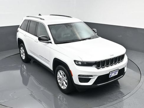 Used 2023 Jeep Grand Cherokee Limited AWD/4WD image 21
