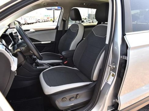 Used 2025 Volkswagen Taos SE FWD image 18