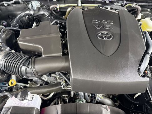 Certified 2023 Toyota Tacoma SR5 AWD/4WD image 39