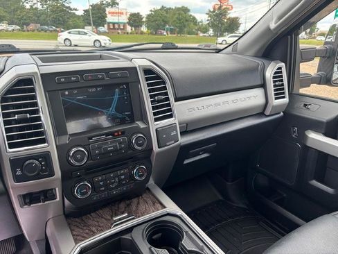 Used 2017 Ford F250 Lariat w/ Lariat Ultimate Package AWD/4WD image 11