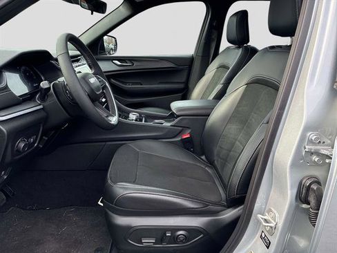 Used 2025 Jeep Grand Cherokee L Altitude image 20