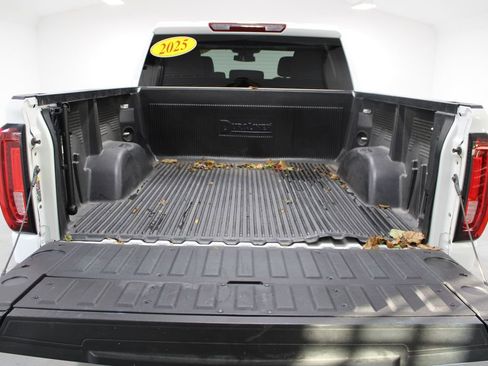 Used 2025 GMC Sierra 1500 SLT image 21
