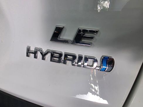 Used 2022 Toyota RAV4 LE AWD/4WD image 5