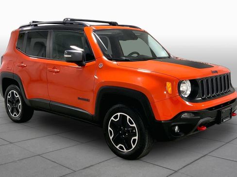 Used 2016 Jeep Renegade Trailhawk w/ Premium Trailhawk Package AWD/4WD image 2